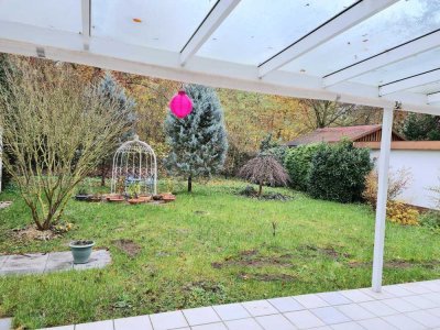 Ansprechende 3-Zimmer-Wohnung mit Terrasse, eigenem Garten und Garage