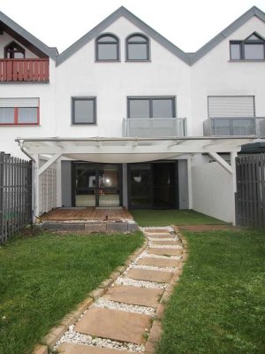 Reihenmittelhaus mit Dom- sowie Fernblick über Limburg an der Lahn mit Terrasse, Garten und Garage