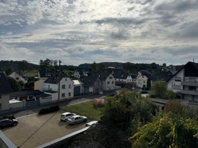 Günstige 3,5-Zimmer-Wohnung mit Balkon und EBK in Wolken