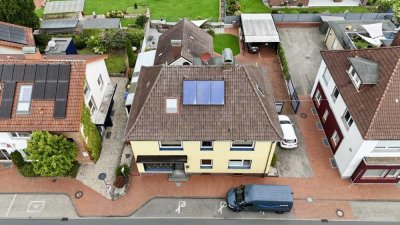 Zweifamilienhaus mit Doppelgarage in Zentrumslage