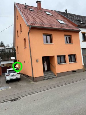 Haus erst Stock und Dachgeschoss 7 Zimmer