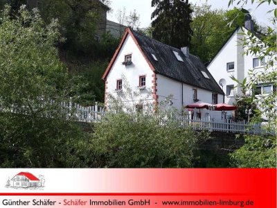 Einfamilien-Fachwerkhaus mit Terrasse direkt am Elbbachufer gelegen