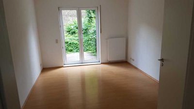 gepflegtes, charmantes Einzimmer-Apartment im EG mit Terrasse, EBK und Tageslichtbad