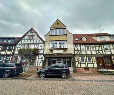 ** Sanierungsbedürftiges Wohnhaus mit 3 Wohnungen und Cafe in der Altstadt**