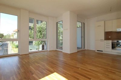 **Schicke 2 Zimmer mit Einbauküche und Balkon in ruhigem Neubau**