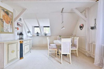 Charme mit Stil und Potential - Eigentumswohnung im Zweifamilienhaus