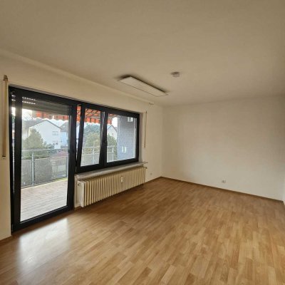 Hell, Schön, Großzügig – 3-Zimmer-Wohnung mit großem Balkon und Gartenblick !