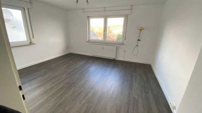 Stilvolle, gepflegte 3-Zimmer-EG-Wohnung mit Terrasse und Einbauküche in Blaustein