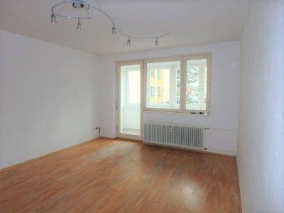 2-Zimmer Wohnung mit Loggia im Erdgeschoss