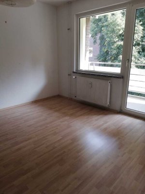 Gepflegte 2 Zi.-Wohnung mit Balkon in Duisburg-Bergheim