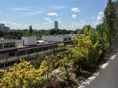 Sonnige 3,5-Zimmer-Terrassenwohnung mit ca. 93 qm im Olympischen Dorf, Nh. U-Bahn Oberwiesenfeld