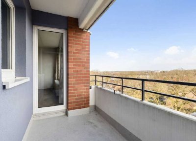 Helle 2-Raum-DG-Wohnung mit Balkon und Weitblick in Henstedt-Ulzburg