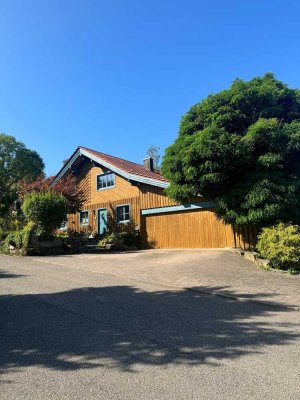 Für Naturliebhaber. Gemütliches Holzhaus in idyllischer Lage.