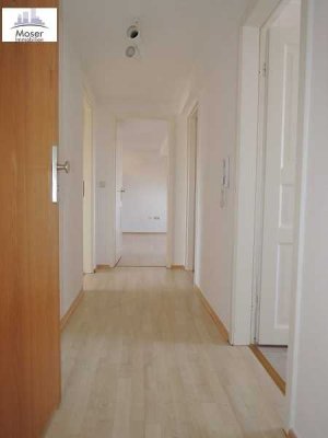 Gemütliche 2-Zimmer DG-Wohnung mit Tageslichtwannenbad - gegenüber Klinikum