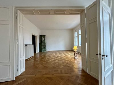 Große, helle 5 Zi. Ostviertelwohnung mit Wintergarten und Balkon