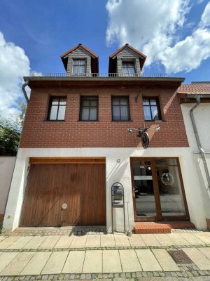 Großzügiges Wohnhaus mit Garage und Garten im Zentrum von Haldensleben