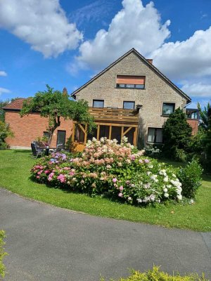 Freistehendes Ein-/Zweifamilienhaus auf großzügigem, gepflegtem Grundstück in Lage-Heiden