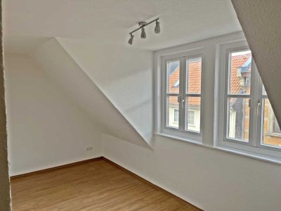 Frisch renovierte 3,5-Zimmer-DG-Wohnung in bester Innenstadtlage!