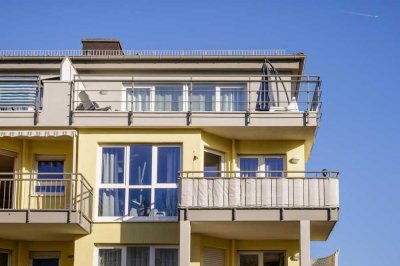 Stilvolle, möbilerte  2-Zimmer-Penthouse-Wohnung mit Dachterrasse und Einbauküche in Hattersheim