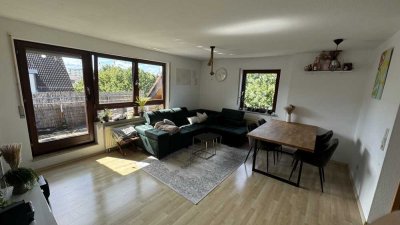 Helle 2,5-Zimmer-Maisonette-Wohnung mit Dachterrasse in ruhiger Lage