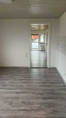 Vollständig renovierte 3,5-Raum-Wohnung mit Balkon in Petersberg