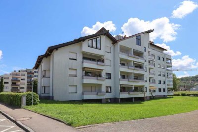 Viel Platz und super Ausblick!!
Geräumige 4-Zimmer Wohnung mit Nutzfläche ca. 180 m² Wohlfühloase