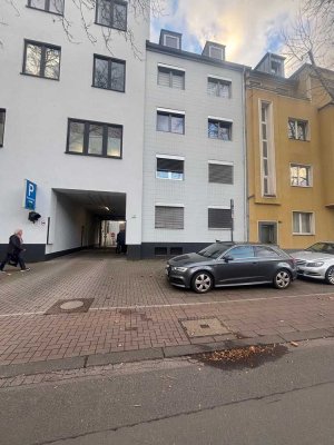 Traumhafte Penthous-Wohnung auf der Aachener Straße kernsaniert