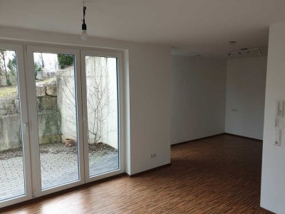 Schöne, ruhige u. neuwertige 1,5-Zi. ELW mit Terrasse u. EBK, im UG, für Pendler/in in SHA