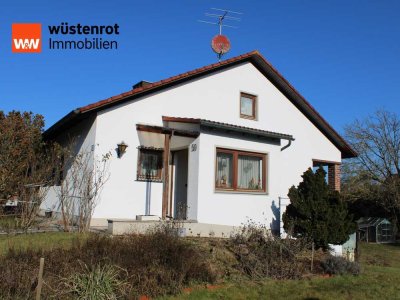 Geräumiges Haus mit sehr großem Grundstück und altem Baumbestand