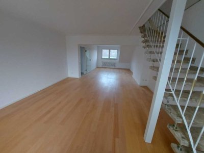 2-Zimmer Dachgeschoß-Maisonette-Wohnung in Düsseldorf-Gerresheim