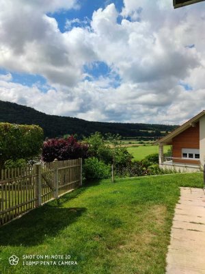 Panoramaaussicht aus der 6-Zimmer-DG Wohnung ins Altmühltal in ruhiger, sonniger Umgebung