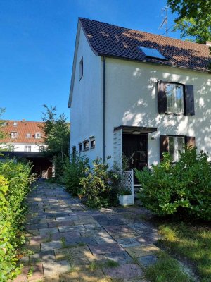 Steimker Berg: Reihenendhaus mit Garten und Anbau