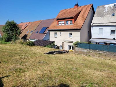 Haus mit Garten, Garagen und Scheune in Gefrees