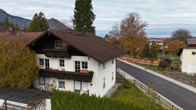 Moderne, helle Dachgeschosswohnung mit Südost-Balkon