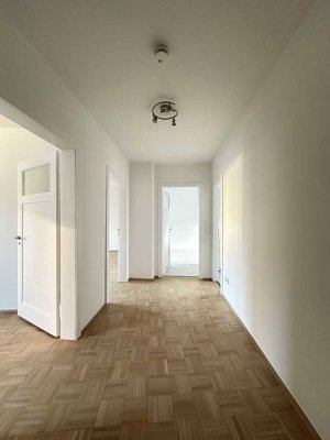 Helle 2 ZKB Dachgeschosswohnung in Sachsenhausen zu vermieten!!