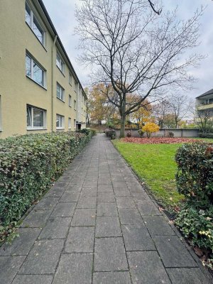 Helle 2-Raum-Wohnung mit Balkon und EBK und viel Potenzial in Köln-Humboldt/Gremberg in ruhiger Lage