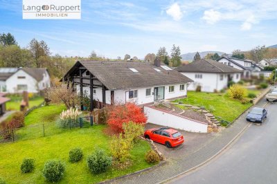 Großzügiges Einfamilienhaus mit großem Garten in idyllischer Lage