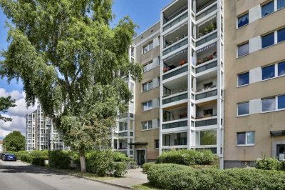 3 Zimmer-Wohnung in Marzahn: 70 m², 1. OG, bezugsfrei, verglaster Balkon, Stellplatz, provisionsfrei