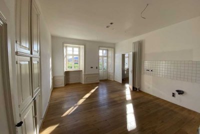 Wunderschöne Wohnung im Stadtschloss mit Balkon und Aufzug