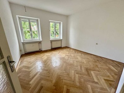 NEIDHART Immobilien: Individuelle Altbauwohnung mit viel Flair in der Innenstadt