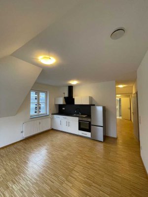 kleine aber sehr helle und gemütliche 2 Zimmer Wohnung mit Einbauküche im Zentrum von Balingen