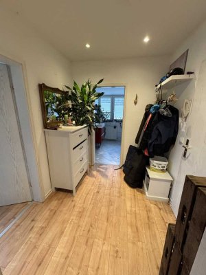 2-Zi.-Wohnung mit großem Balkon, Vollbad und EBK