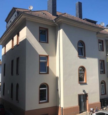 In zentraler Lage von Gießen: Großzügige, helle 1 Zimmer-Wohnung in denkmalgeschütztem Altbau, Fr...