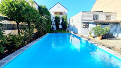 ACHTUNG: HOCHWERTIGES 2-Familienhaus mit GARTEN und SWIMMINGPOOL in BELIEBTER LAGE!