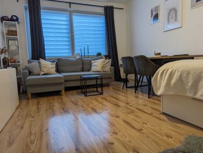 FÜR BERUFSTÄTIGE/PENDLER: TOP GESTYLT  1-Zimmer-Wohnung Laminat, neuwertiges DUSCHBAD +++