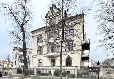 Bezaubernde 4-Zimmer-Wohnung mit Balkon in repräsentativer Jugendstilvilla im Barockviertel