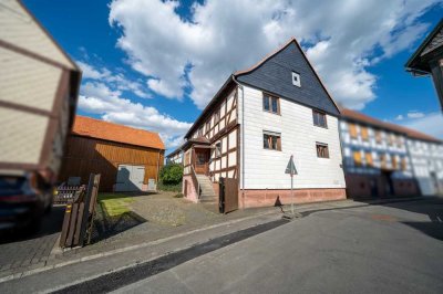 Denkmalgeschützter Hof mit Ein-/ Zweifamilienhaus und Nebengebäude