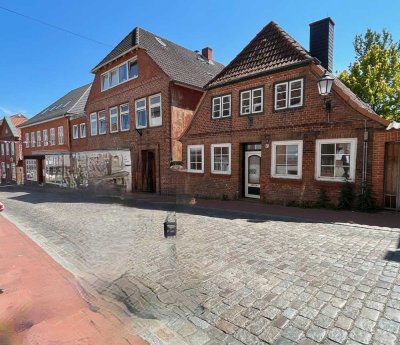 =DENKMALHAUS IM ZENTRUM VON LÜTJENBURG....110 QM WOHNFLÄCHE==618 QM GRUNDSTÜCK=MOD. BEDÜRFTIG