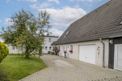 Viel Platz und Potential: Paket aus 2 Einfamilienhäusern mit Garten und Garage in Stralsund