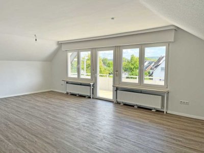 Komplett renovierte und moderne 4 Zimmer-Wohnung mit Südbalkon und Stellplatz in B.O. - Zentrum